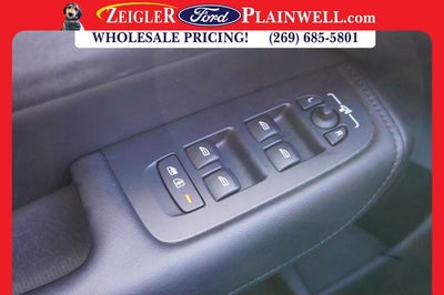 2023 Volvo XC60 Recharge Plug-In Hybrid T8 Plus Dark Theme