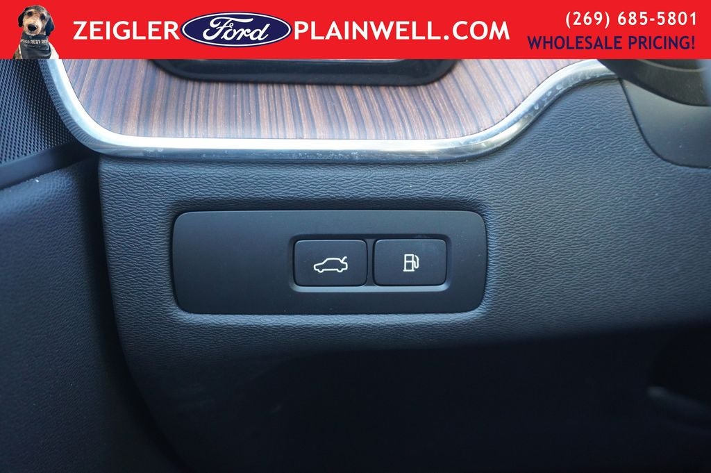 2023 Volvo XC60 Recharge Plug-In Hybrid T8 Plus Dark Theme