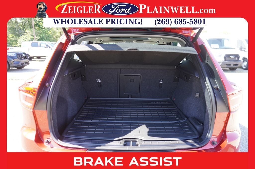 2023 Volvo XC40 B5 Plus Dark Theme AWD HEATED LEATHER POWER MOONROOF NAV