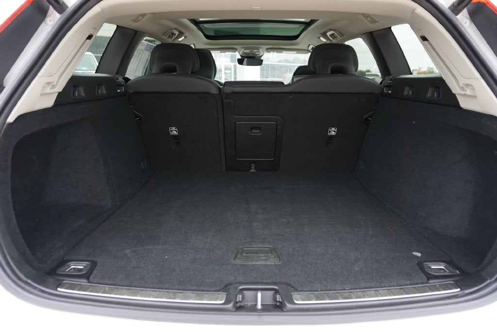 2025 Volvo V60 Cross Country B5 Plus