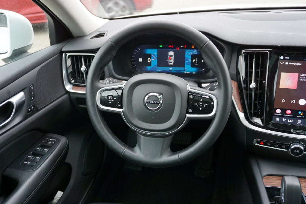 2025 Volvo V60 Cross Country B5 Plus