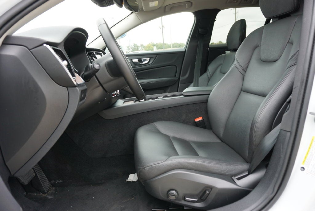 2025 Volvo V60 Cross Country B5 Plus