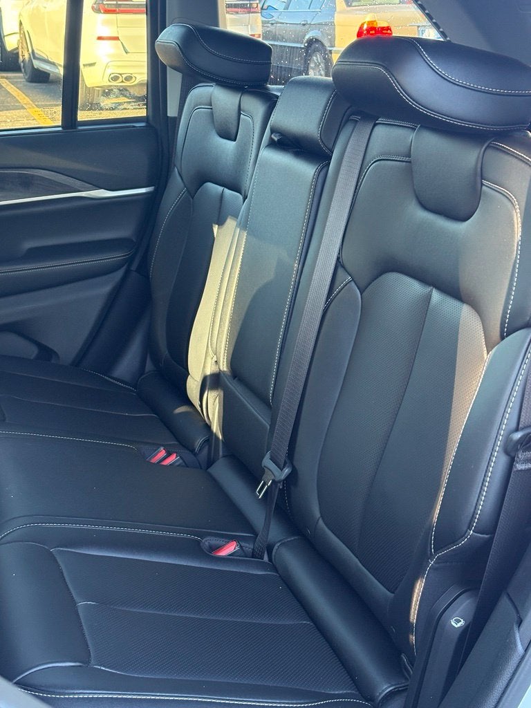 2023 Jeep Grand Cherokee Limited * Certified Pre-Owned *