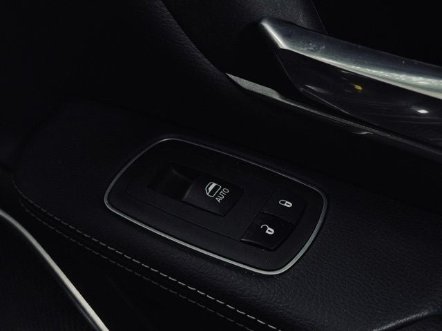 2022 RAM 1500 Laramie Crew Cab 4x4 5'7' Box