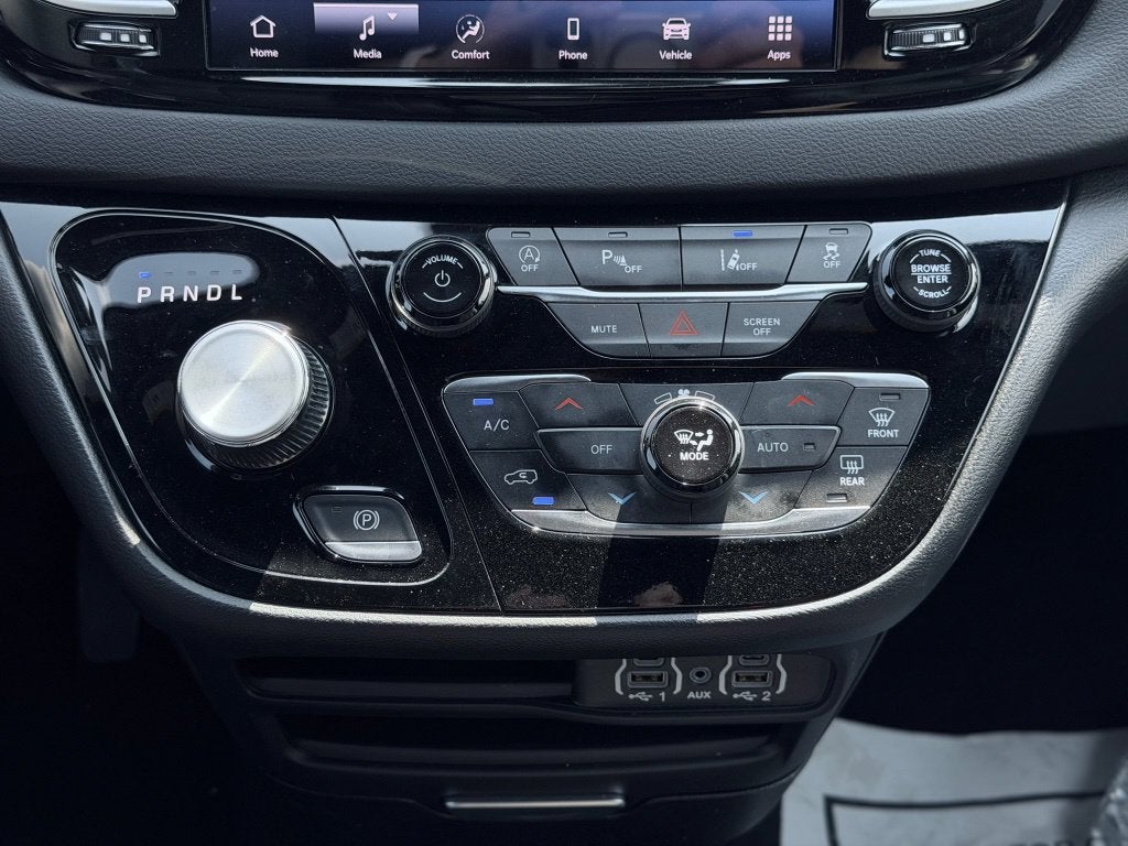 2025 Chrysler Pacifica Select