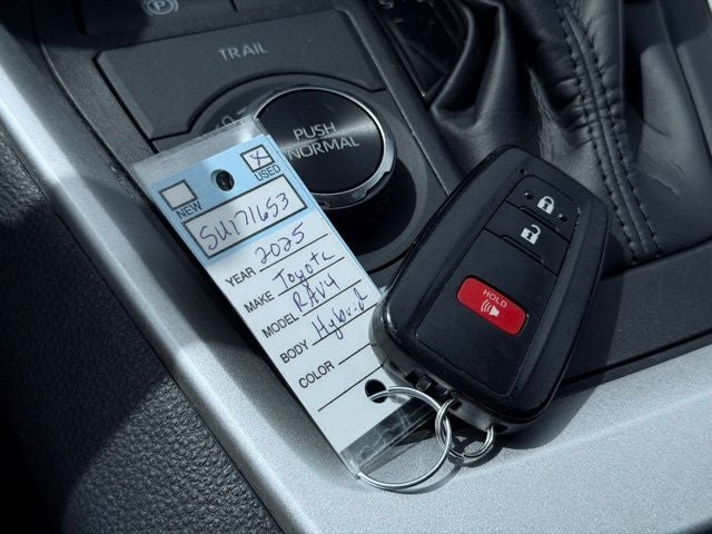 2025 Toyota RAV4 Hybrid XLE