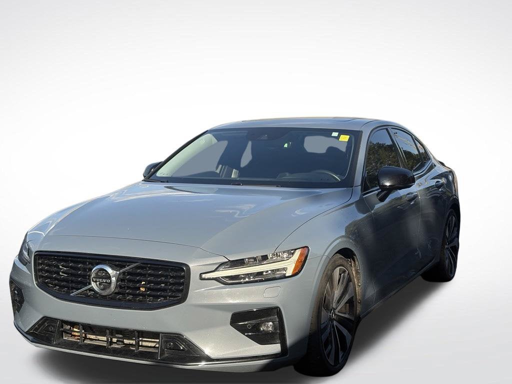 2022 Volvo S60 B5 Momentum