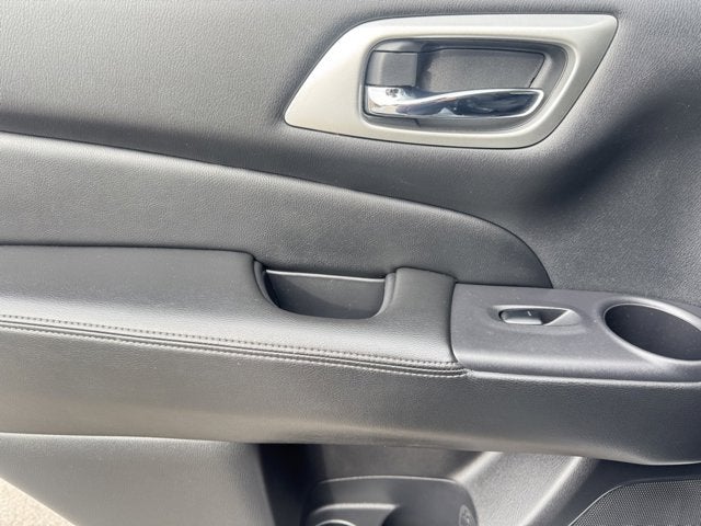 2020 Nissan Pathfinder S