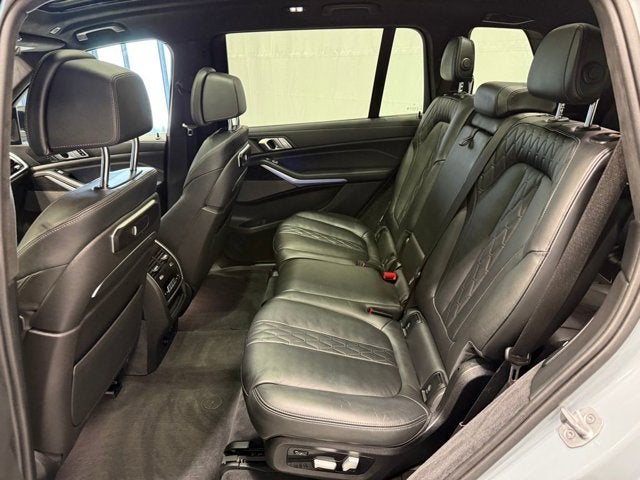 2025 BMW X7 M60i