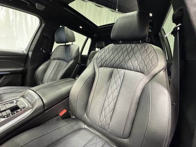 2025 BMW X7 M60i