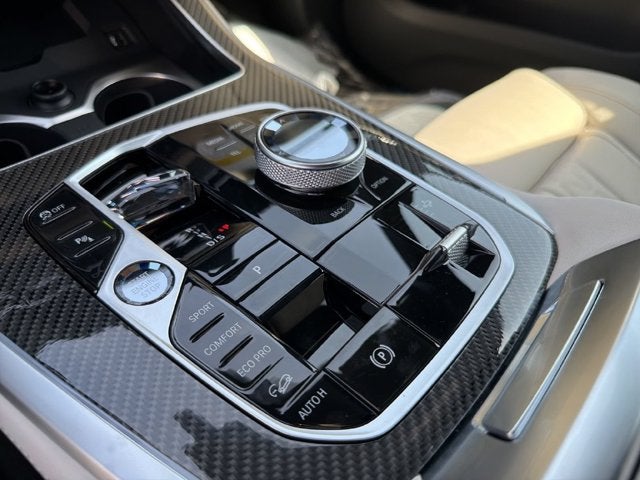 2027 BMW X7 M60i