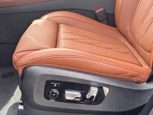 2027 BMW X7 M60i