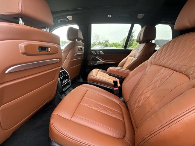 2027 BMW X7 M60i