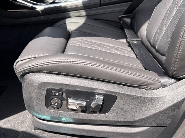 2027 BMW X7 M60i