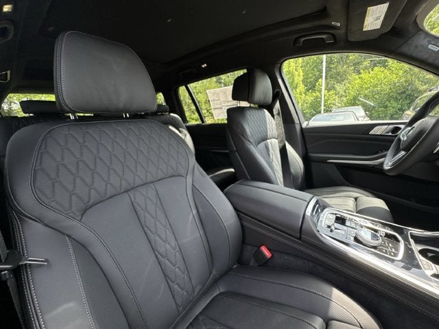 2027 BMW X7 M60i