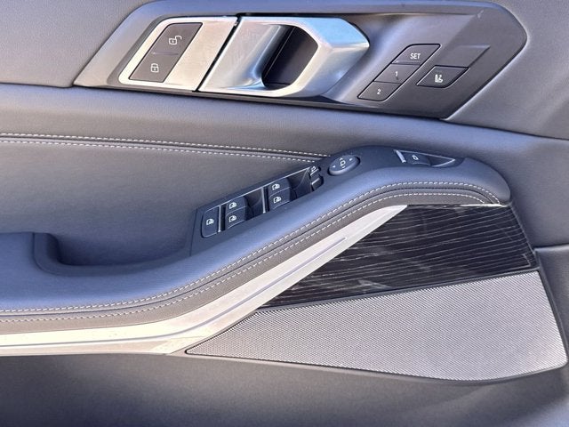 2025 BMW X5 M60i