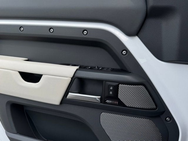 2024 Land Rover Defender X-Dynamic SE