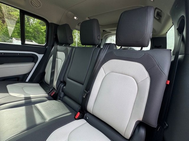 2024 Land Rover Defender X-Dynamic SE