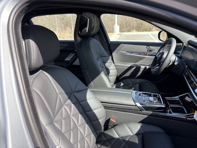 2025 BMW 7 Series 740i xDrive