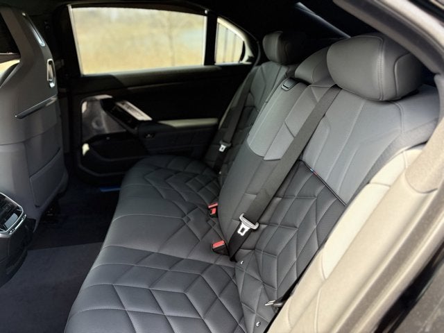 2025 BMW 7 Series 760i xDrive