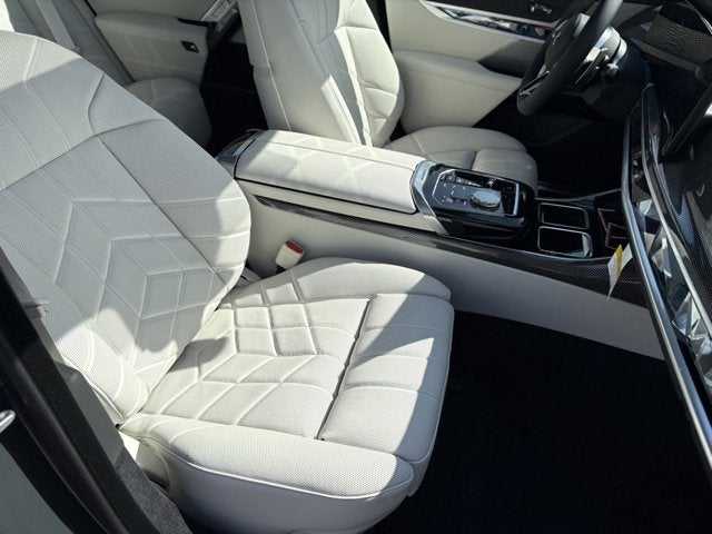 2025 BMW 7 Series 760i xDrive