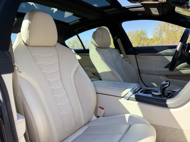 2022 BMW 8 Series 840i