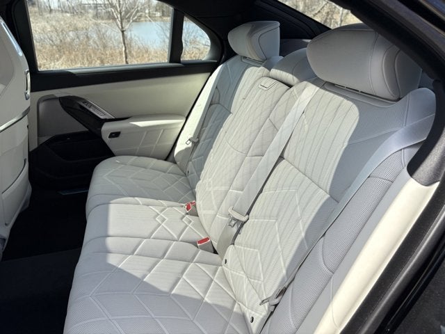 2025 BMW i7 xDrive60