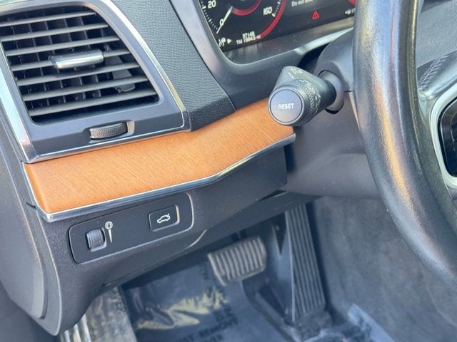 2021 Volvo XC90 Momentum