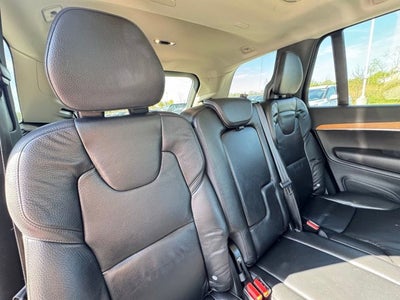 2021 Volvo XC90 Momentum