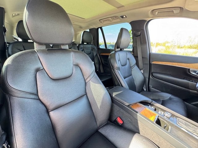2021 Volvo XC90 Momentum