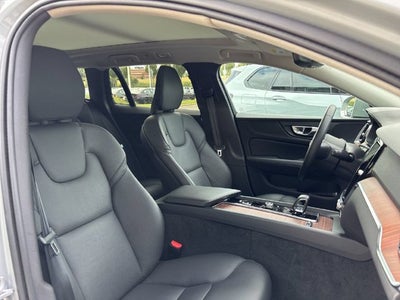 2025 Volvo V60 Cross Country Plus