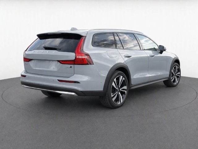 2025 Volvo V60 Cross Country Plus