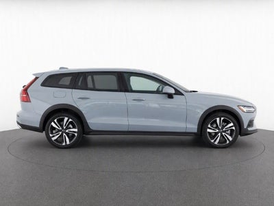 2025 Volvo V60 Cross Country Plus