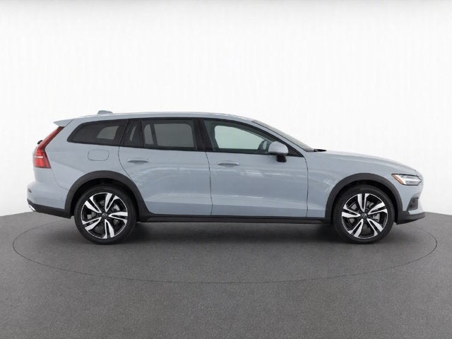 2025 Volvo V60 Cross Country Plus
